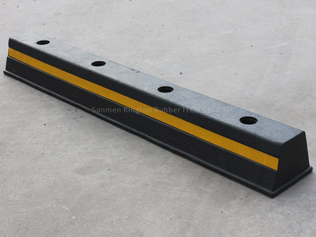 alt=''停车场挡轮器,rubbber wheel stopper for parking lot''
