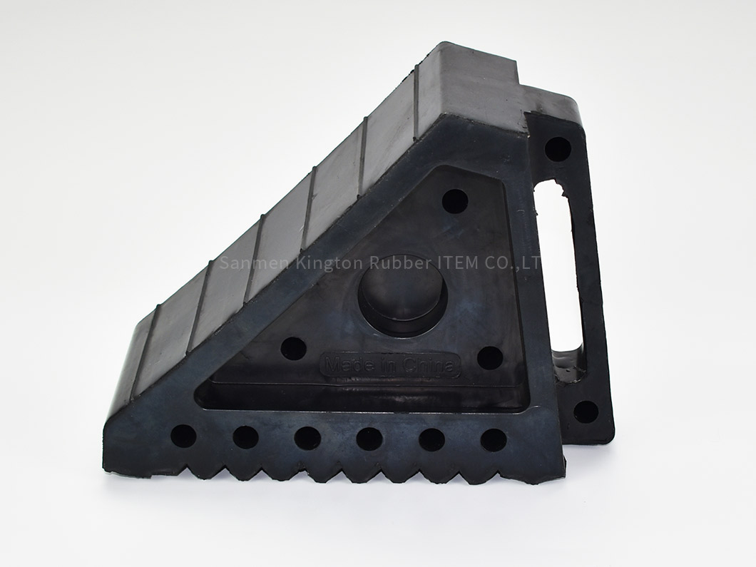 alt=''斜坡挡轮块 ,Ramp rubber wheel chock''