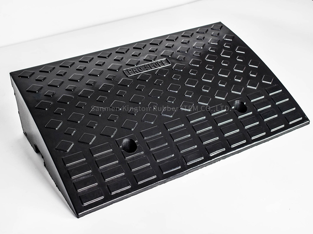 国标款橡胶斜坡垫international standard rubber kerb ramp