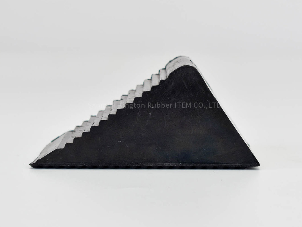 alt=''空心橡胶三角木,Hollow rubber wheel chock''