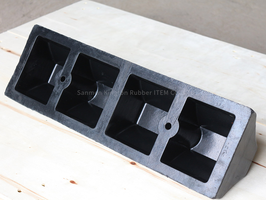 alt=''澳大利亚标准500mm长橡胶停车器Australia Standard 500mm length rubbber wheel stopper ''