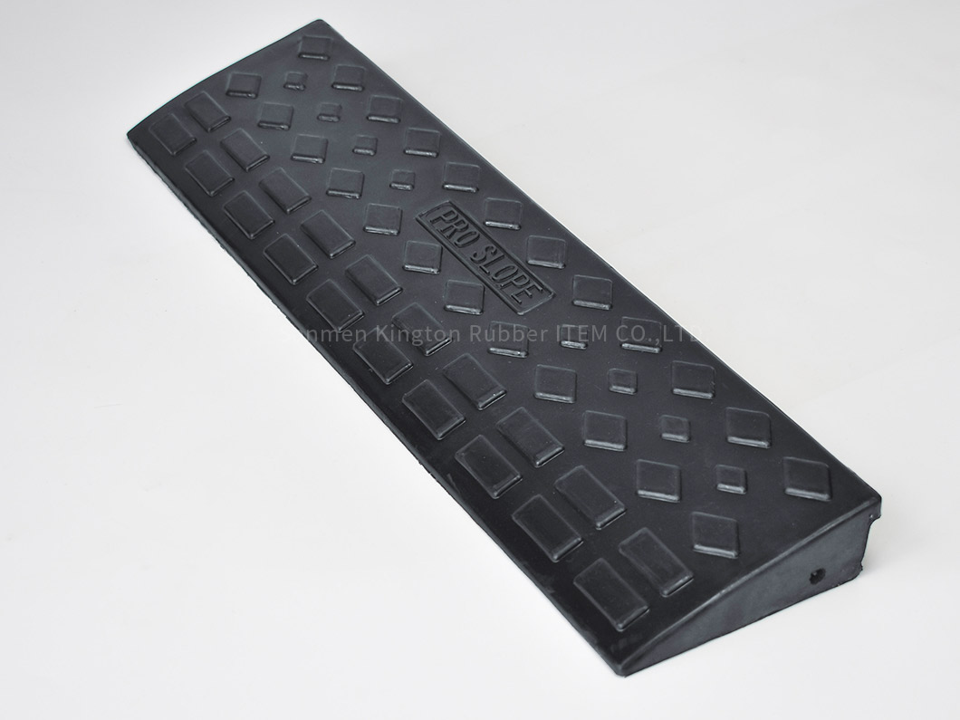 alt=''防风雨橡胶斜坡垫,Weatherproof rubber kerb ramp''