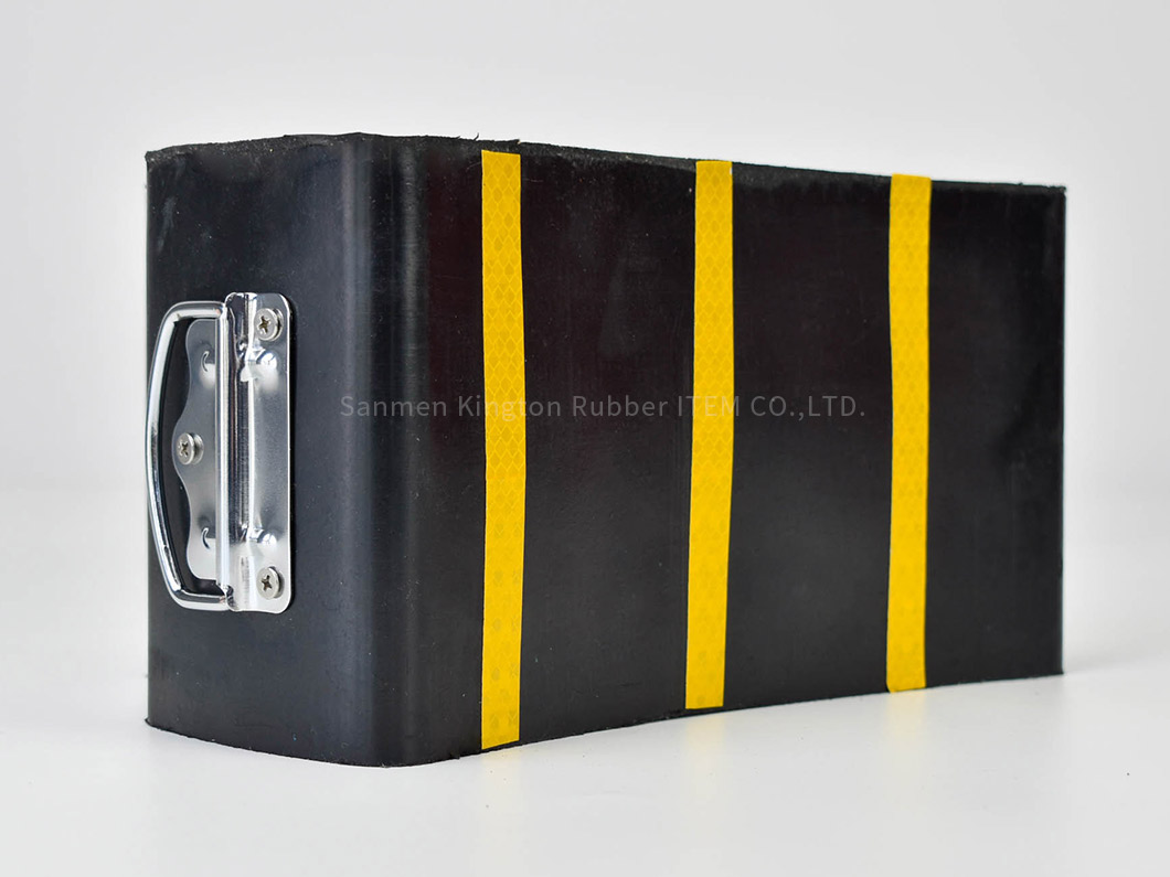 alt=''适用于所有表面的橡胶车轮挡块290*250*180mm rubber wheel chock 325*300*260mm Perfect for All Surfaces''