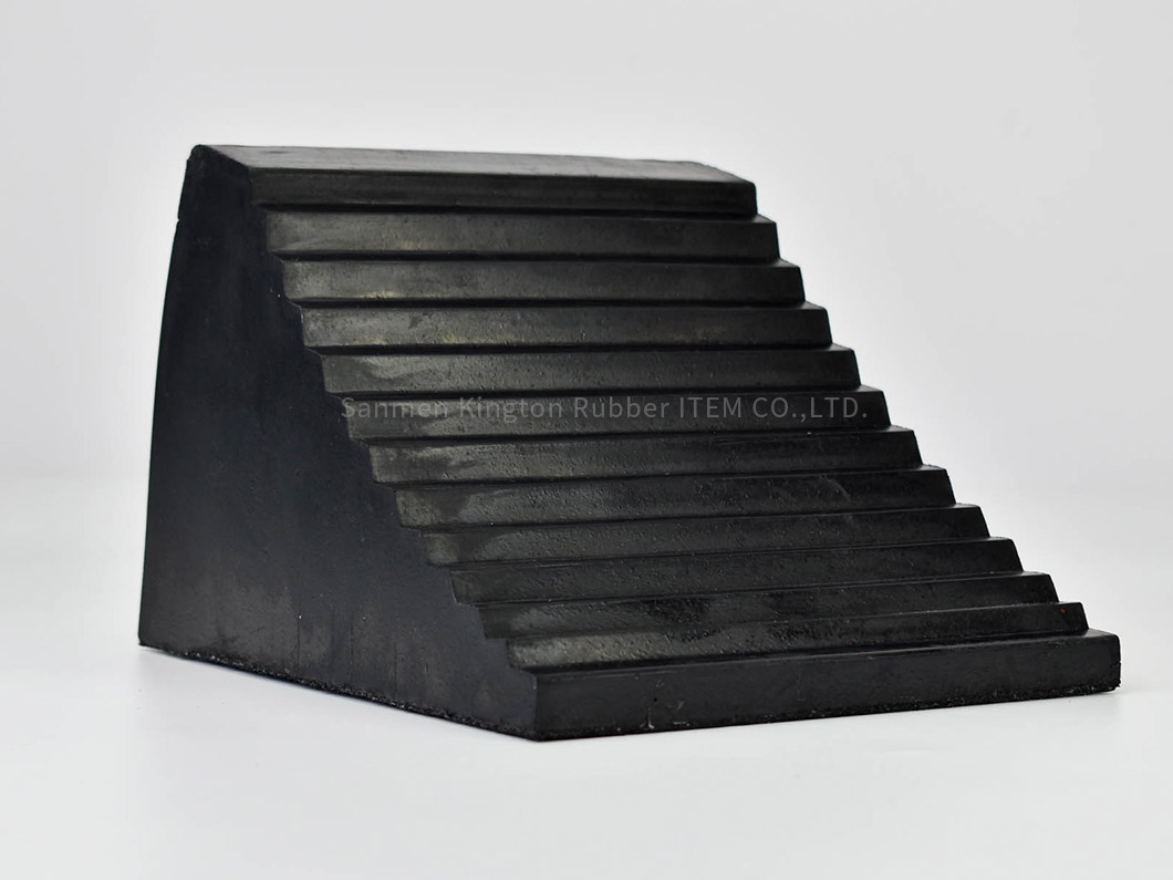 alt=''出口品质实心挡轮块,Export-quality Solid rubber wheel chock''