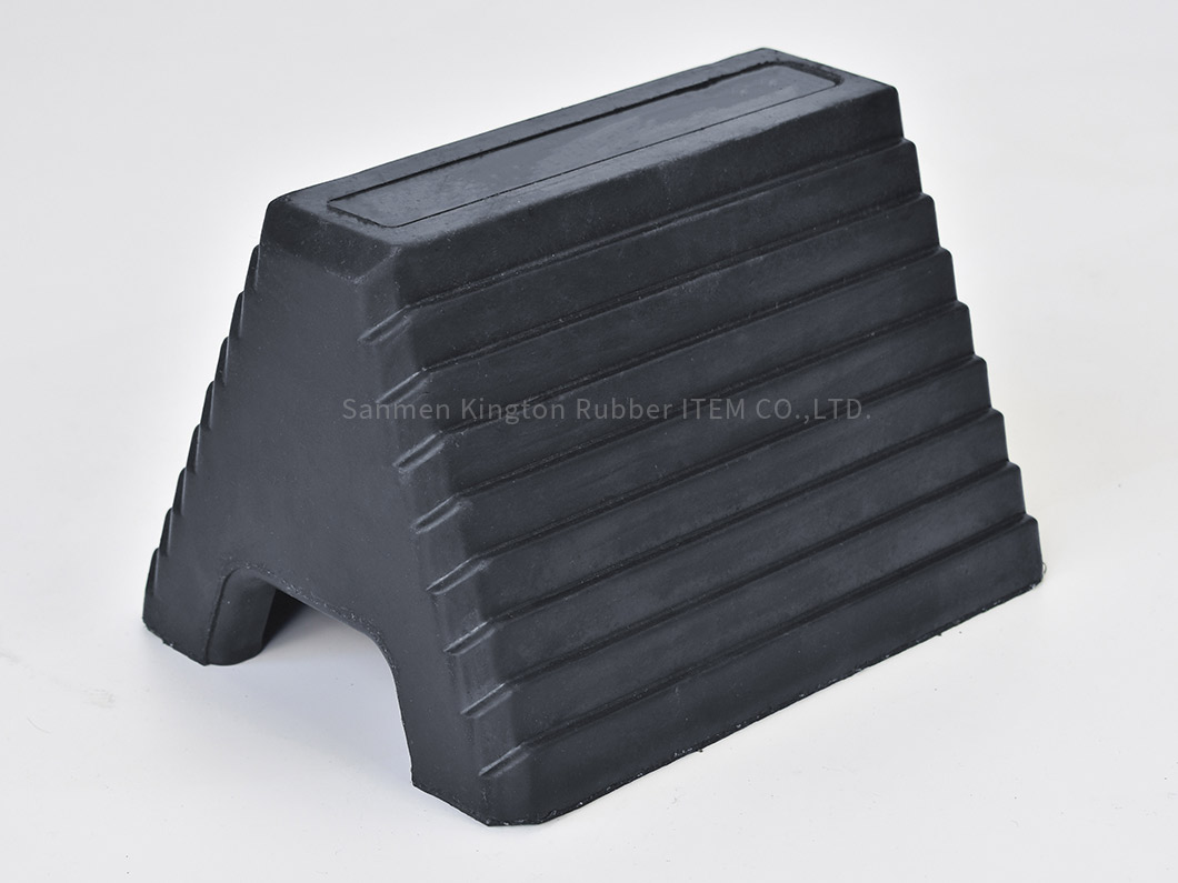 防风雨橡胶三角木Weatherproof Rubber Wheel Stopper