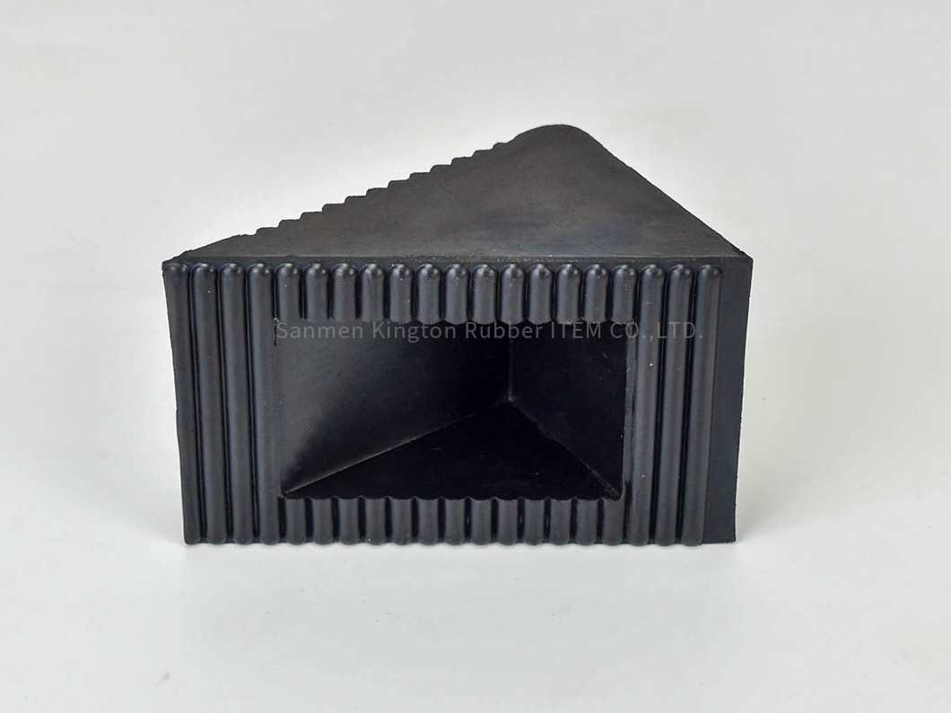 alt=''加强型止退器,IntensiveTruck rubber wheel chock''