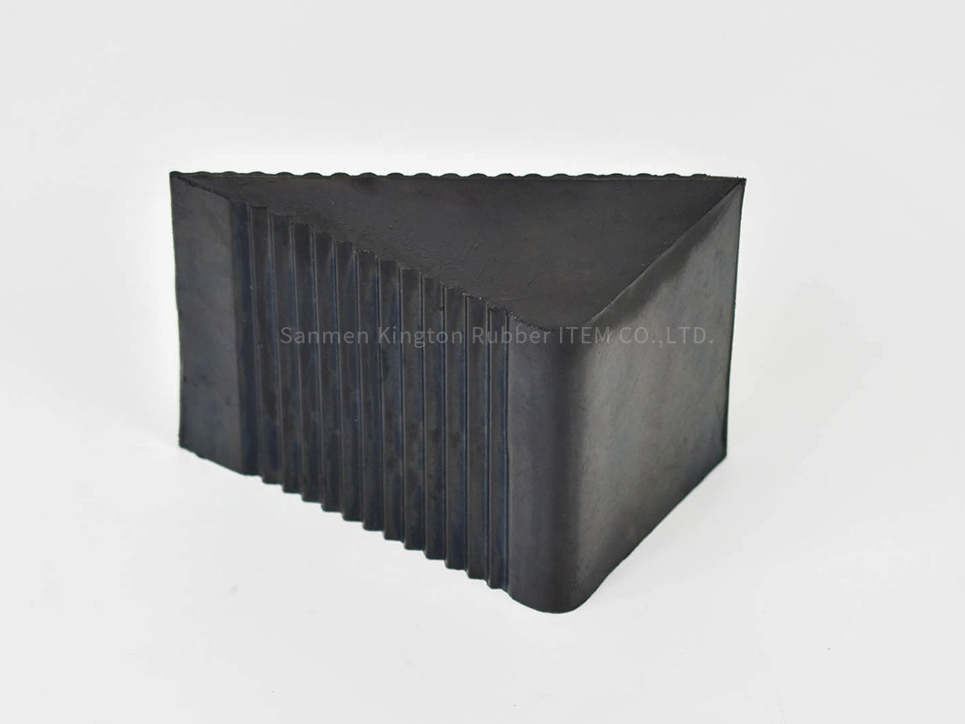 alt=''斜坡优质便携止退器, Superior Quality Poartable rubber wheel chock Perfect On Ramp ''