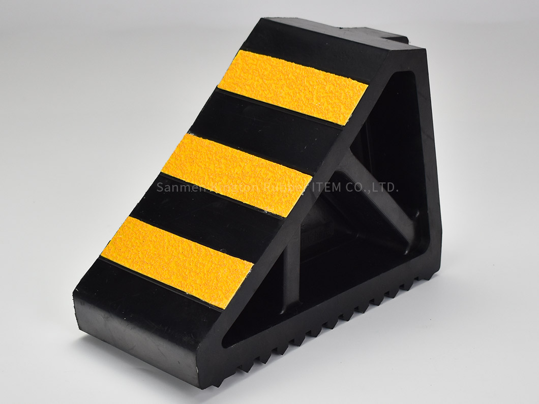 alt='Rubber Wheel Chock 橡胶止退器'