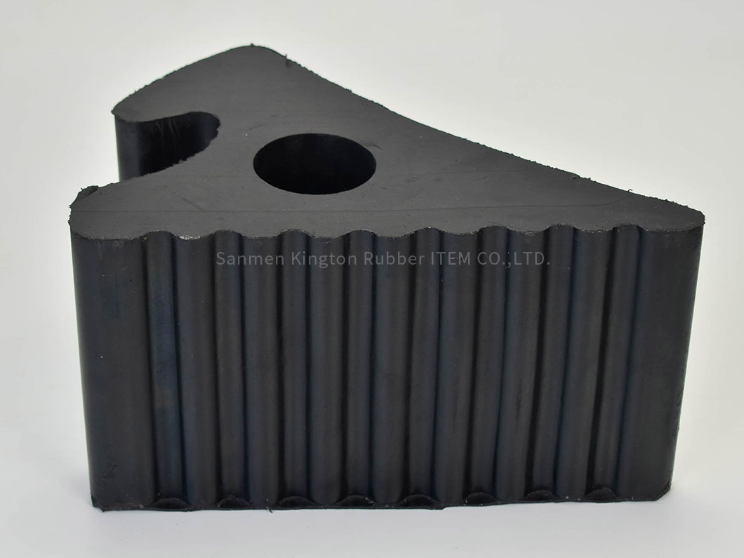 alt=''黑色卡车车轮楔块,无绳索,用于将拖车或RV固定到位Black Truck rubber wheel chock Without Rope for Keeping Your Trailer or RV In Place''