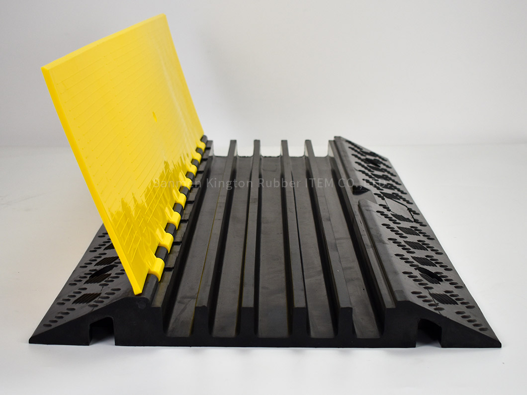 批发道路5线槽黄色护套橡胶电缆保护器Wholesale Roadway 5 Channels Yellow Jacket Rubber Cable Protector