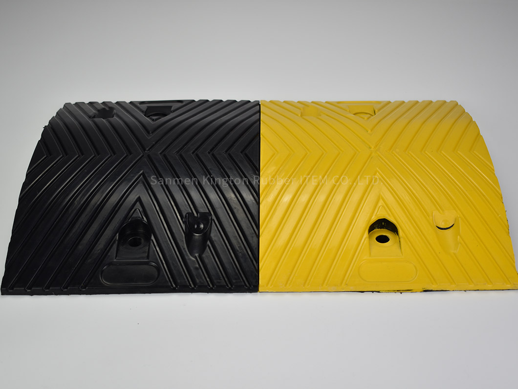 交通安全耐用减速带Traffic safety durable speed bump