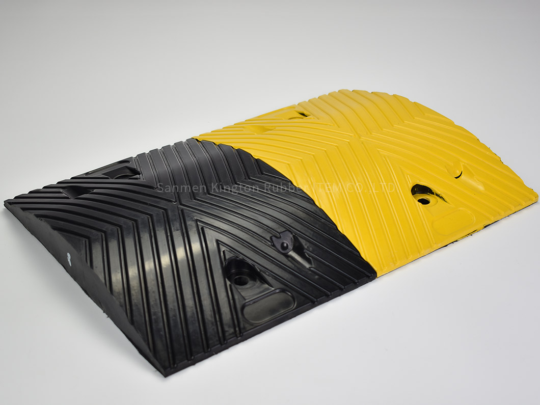 高强度工业专用车道橡胶减速带high strength industrial custom driveway rubber speed hump