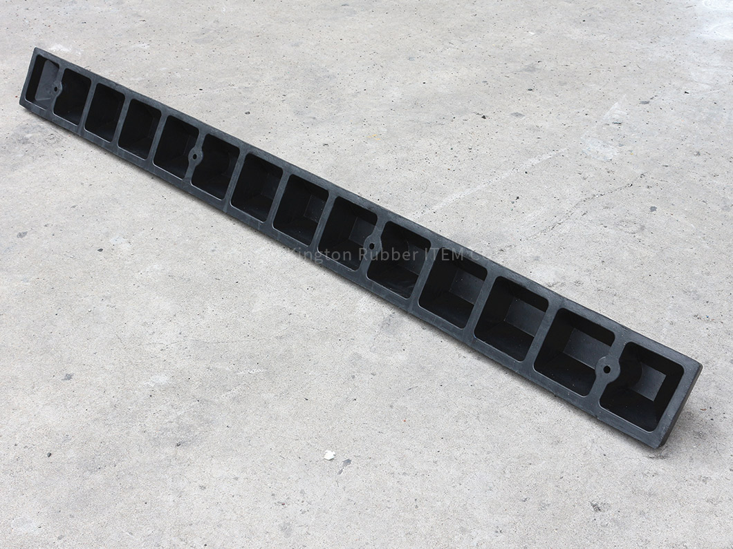 alt=''停车场挡轮器rubbber wheel stopper for parking lot''
