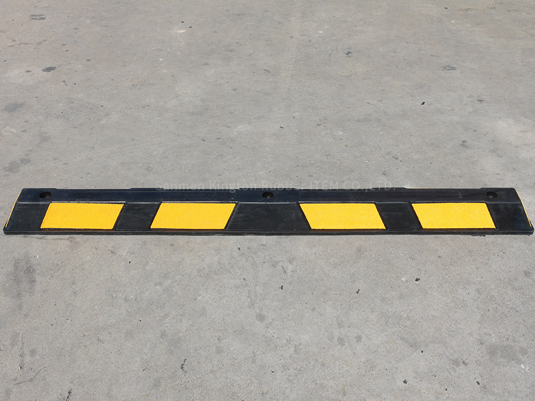 alt=''轻质，坚固，优质橡胶阻车器Lightweight Strong High Quality rubbber wheel stopper ''