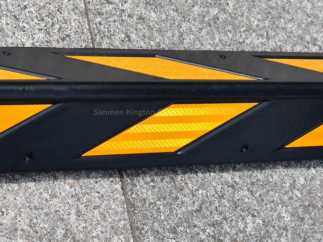 alt=''L型仓库橡胶防撞条L-Shape Garage rubbber corner guard''