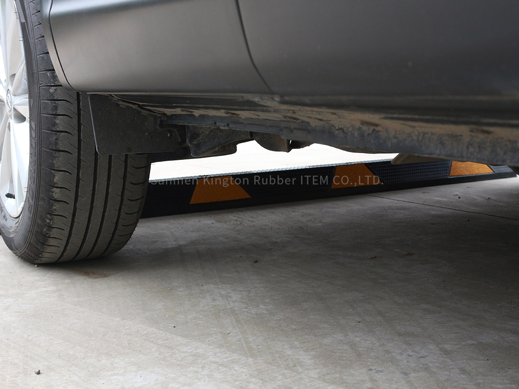alt=''rubber,wheel stopper,停车场设备停车挡轮器,Lot Equipment Parking Block rubbber wheel stopper ''