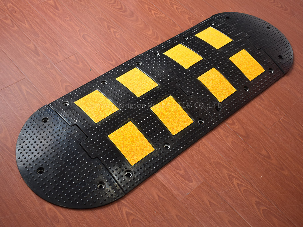 耐用橡胶减速带道路减速器500mm*500m，用于车辆减速rubber speed hump