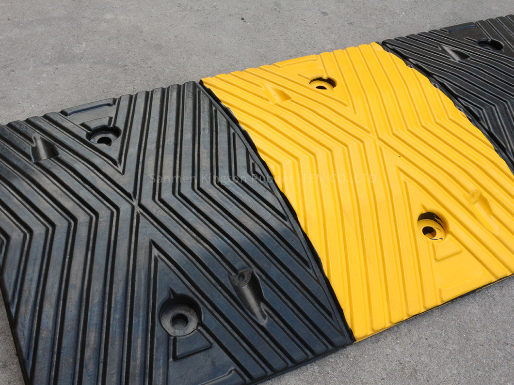 alt=''反光可视橡胶减速器速度缓冲器地板轿车坡道1000mm*350mmReflective Visual rubber speed hump Speed Bumper Floor Car Ramp 1000mm*350mm''