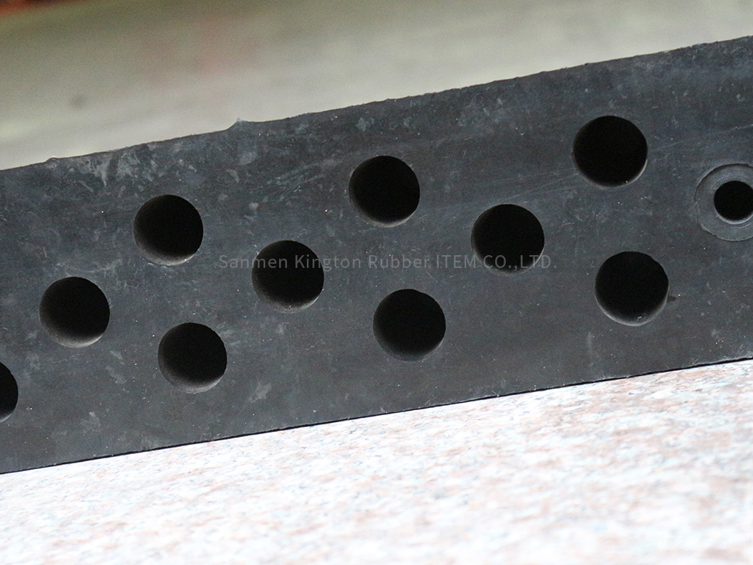 alt='''新到耐用黑色和黄色停车场安全防撞块New Arrive Durable Black And Yellow Parking Safety rubber wall protector''