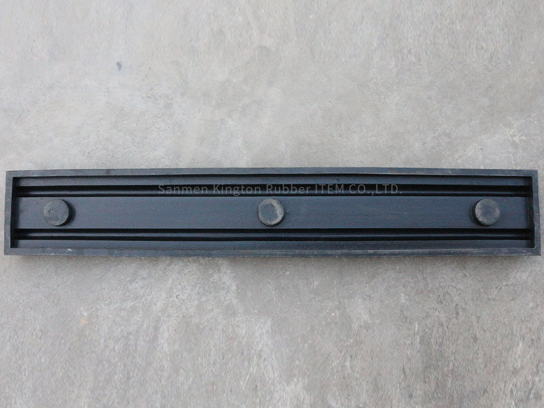 alt=''rubber wall protector,橡胶防撞条,停车场3孔橡胶防撞条3 Holes rubber wall protector For Parking Lot''