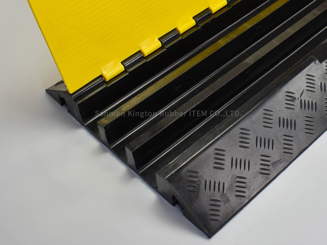 alt=''耐用穿线槽,Heavy Duty rubbber cable protector''