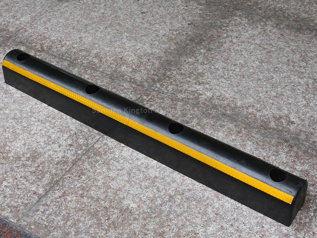 alt=''D型车库橡胶防撞条D-Shape Garage rubber wall protector''