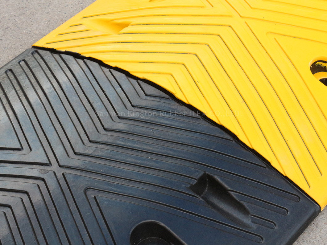 反光可视橡胶减速带橡胶路拱1000mm*350mm，用于道路安全Reflective Visual Rubber Speed Hump Rubber Road Hump 1000mm*350mm for Road Safety