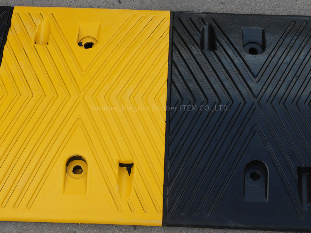 alt=''rubber speed hump,speed bump,rubber,专业制造1000mm*350mm道路安全用可分离天然橡胶减速带Professional Manufacture Separable Nature rubber speed hump 1000mm*350mm for Road Safety ''