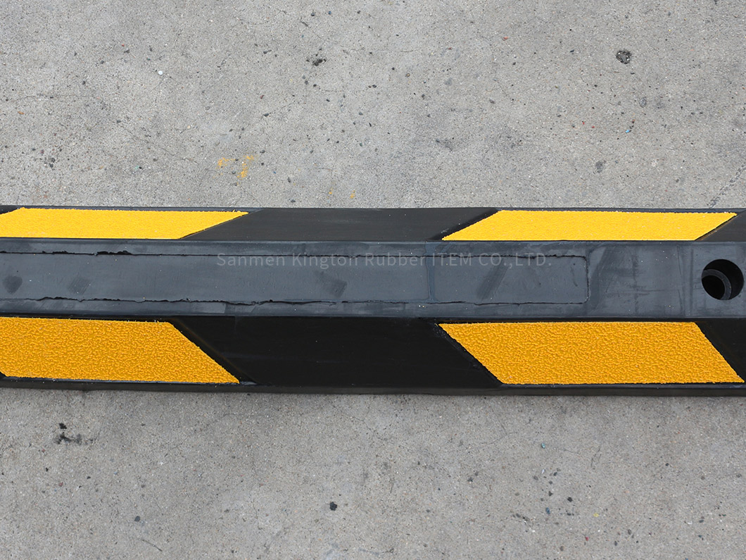 1650X150X100mm定制道路限速器1650X150X100mm Custom Road Speed Limiter