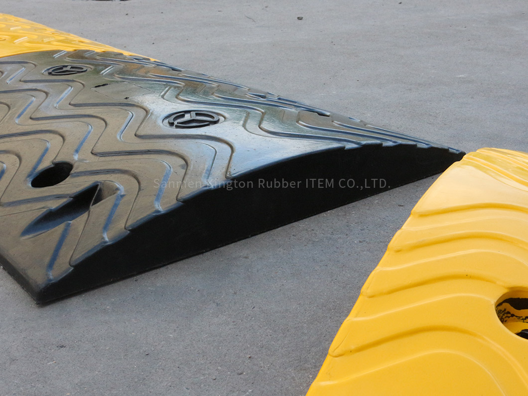 实心橡胶减速器速度缓冲板汽车坡道1000mm*380mm Solid Rubber Speed Reducer Speed Bumper Floor Car Ramp 1000mm*380mm