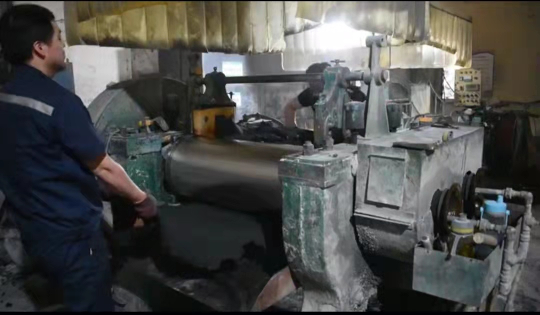 alt=’rubber,mixing,process,tabletting,橡胶制作,Tablet pressing‘