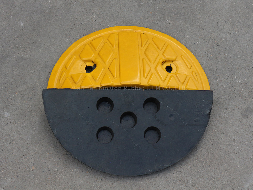 alt=''traffic,rubber,speed hump,性价比款橡胶减速带，用于交通安全的速度缓冲器Cost-Effective rubber speed hump for Traffic Safety''