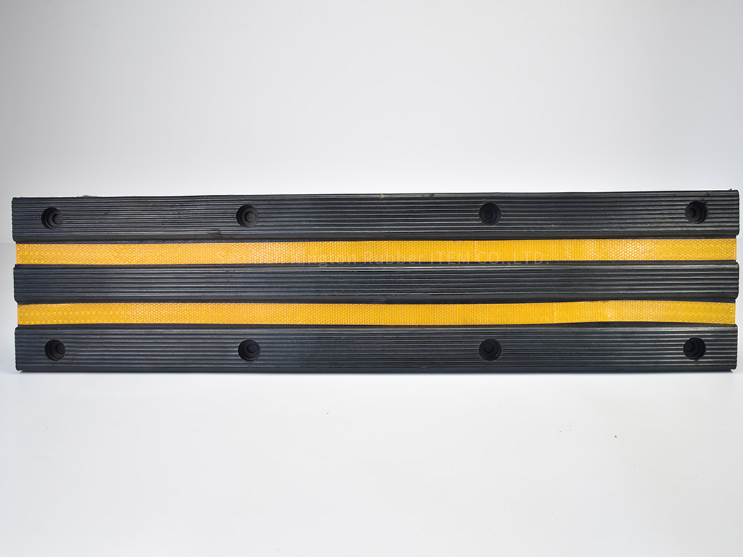耐气候和腐蚀停车防撞条Weather and Corrosion Resistant Parking Wall Protector