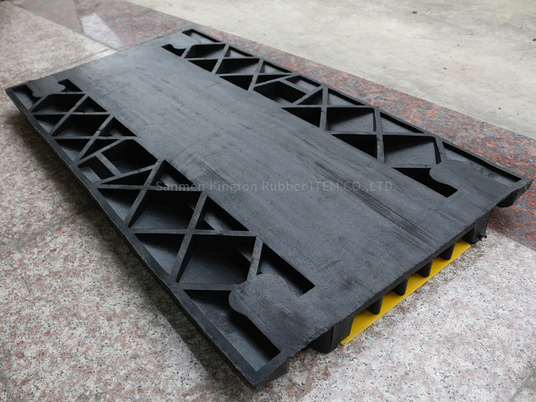 alt=''rubber,cable protector,Pvc电缆保护板Pvc Wire Cover rubbber cable protector''