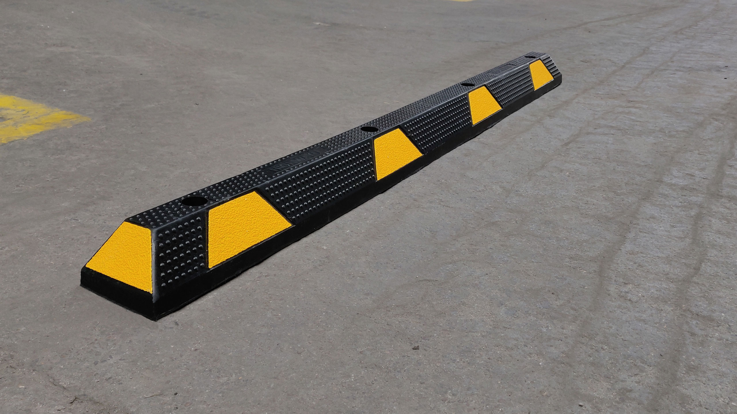交通设施,经济,车辆,减速带,挡车器traffic facilities, economy, vehicle, speed hump, wheel stopper