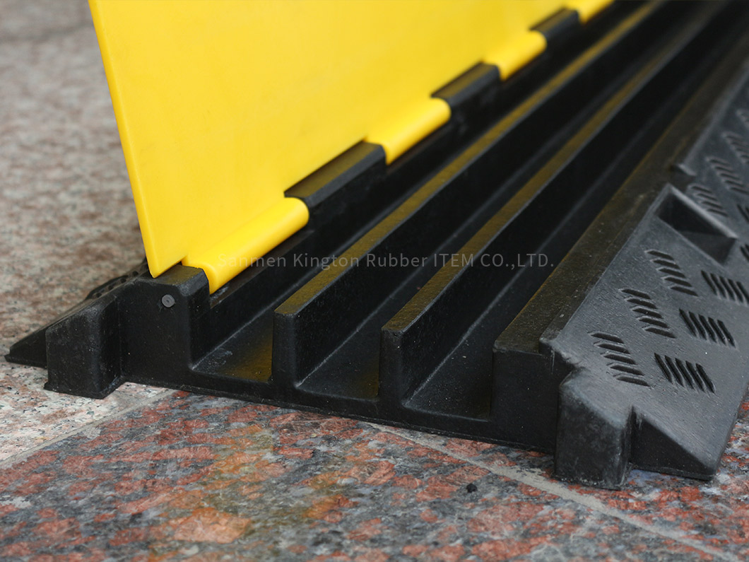 alt=''rubber,cable protector,耐用穿线槽Heavy Duty rubbber cable protector