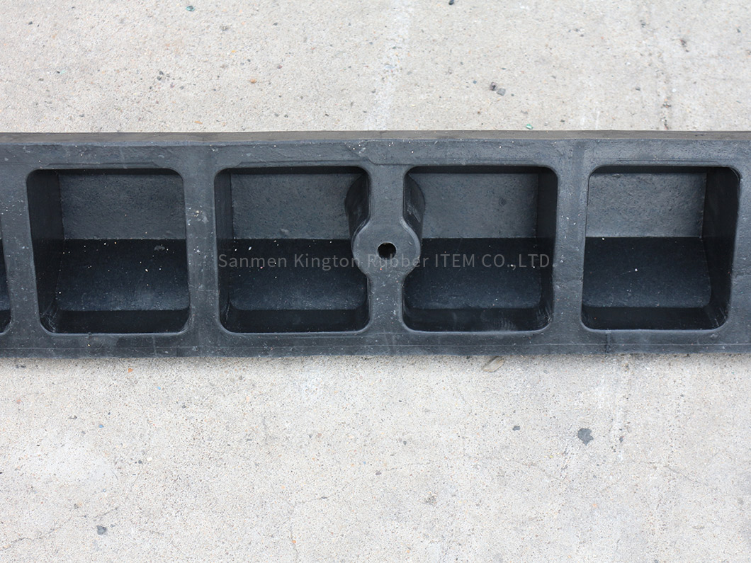 1650*150*100mm反光停车限位器1650*150*100mm reflective Parking wheel stop