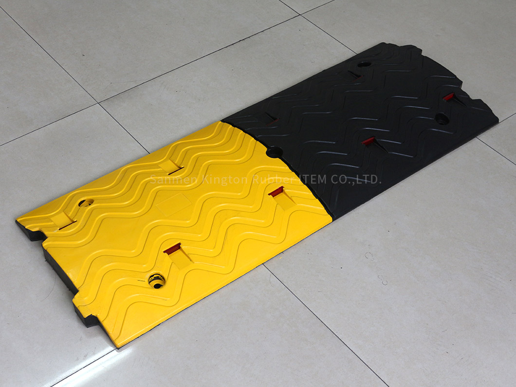 alt=''traffic,rubber,speed hump,rubber speed hump,再生橡胶减速器速度缓冲板汽车坡道1000mm*380mm Recycled rubber speed hump Speed Bumper Floor Car Ramp 1000mm*380mm''