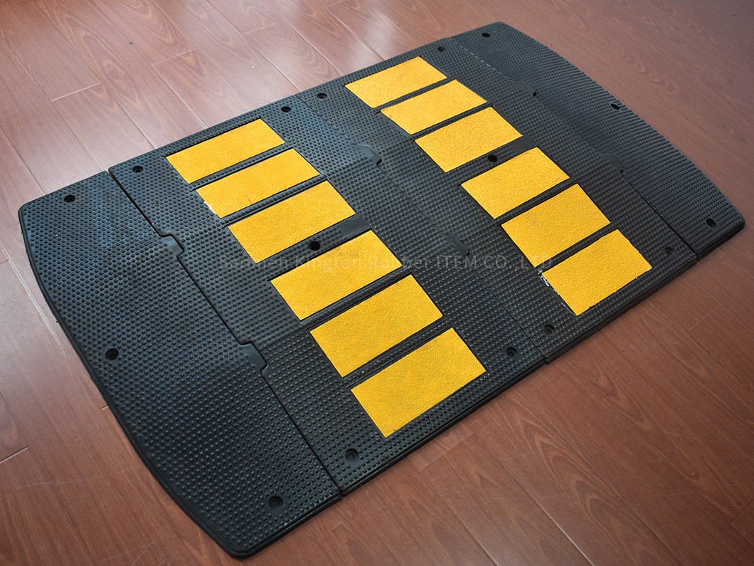 alt:''500mm*900mm,traffic,rubber,speed hump,耐用防风雨橡胶减速带，用于交通安全的道路缓冲带,rubber speed hump''