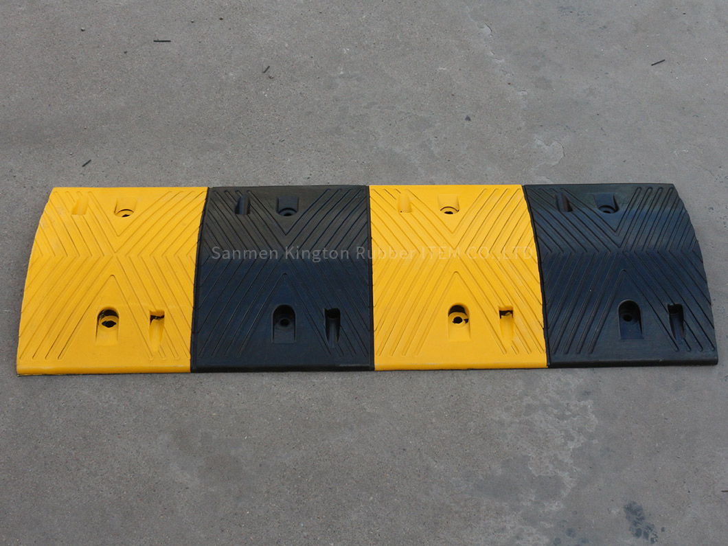 流行款高强度单向橡胶路拱减速带 Popular Design Hign Intensity One Way Rubber Road Hump Speed Bump