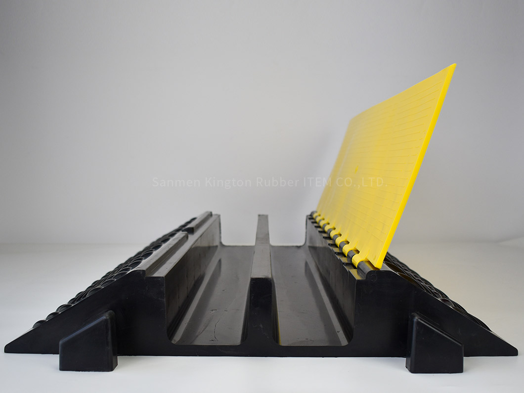 alt=''rubber,cable protector,Pvc电缆保护板Pvc Wire Cover rubbber cable protector''