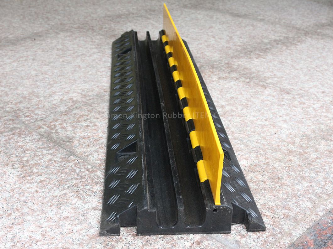 alt=''rubber,cable protector,Pvc电缆保护板Pvc Wire Cover rubbber cable protector''