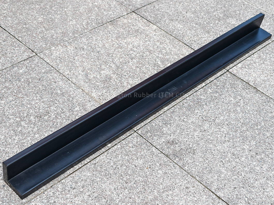 alt=''停车场橡胶防撞条 rubbber corner guard For Parking Lot''