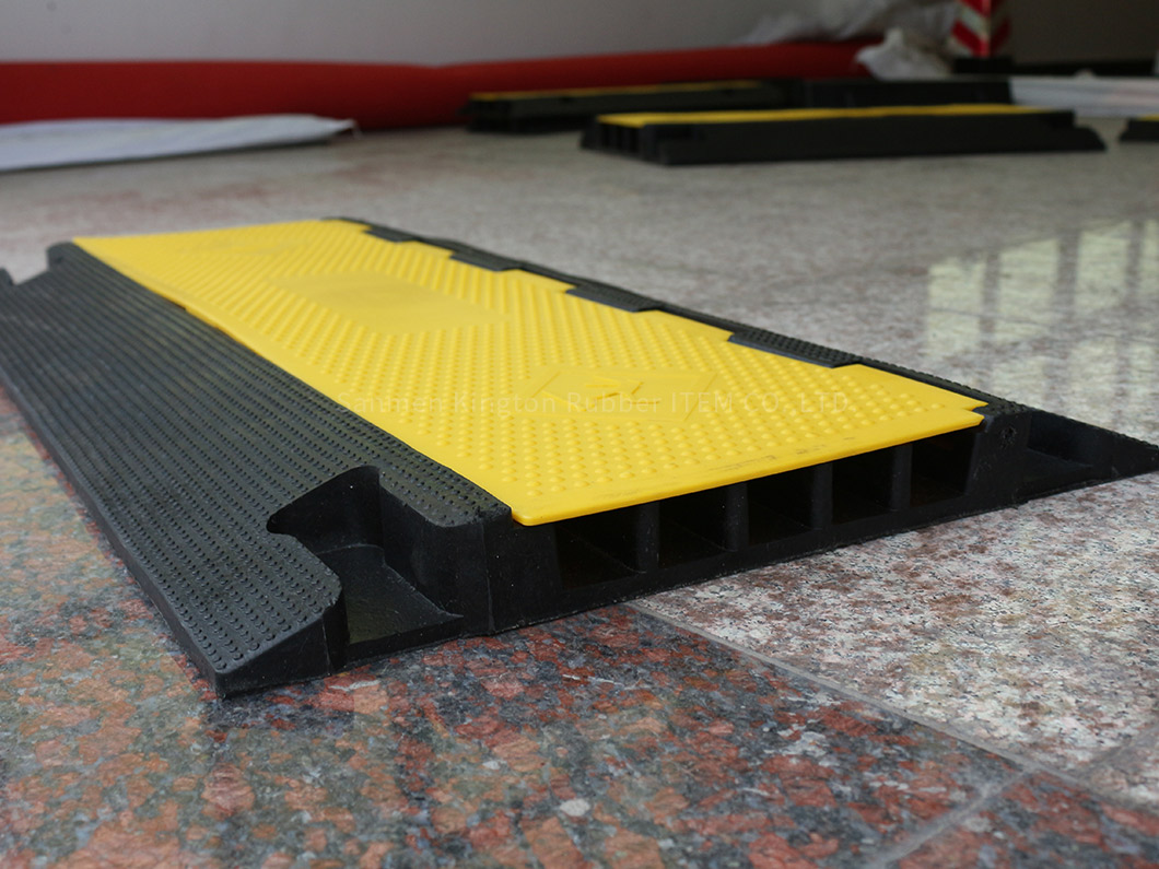 alt=''rubber,cable protector,高品质、耐用的橡胶电缆护套High quality durable rubbber cable protector''