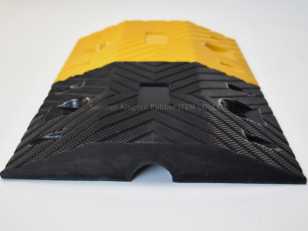alt=''traffic,rubber,speed hump,rubber speed hump,质量可靠的橡胶减速带道路减速器道路垄250mm*320mmReliable Quality rubber speed hump Road Speed Breaker Road Bump 250mm*320mm''