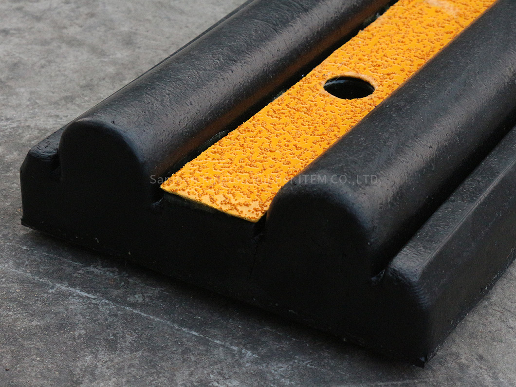 alt=''rubber wall protector,橡胶防撞条,L型车库橡胶防撞条L-Shape Garage rubber wall protector''