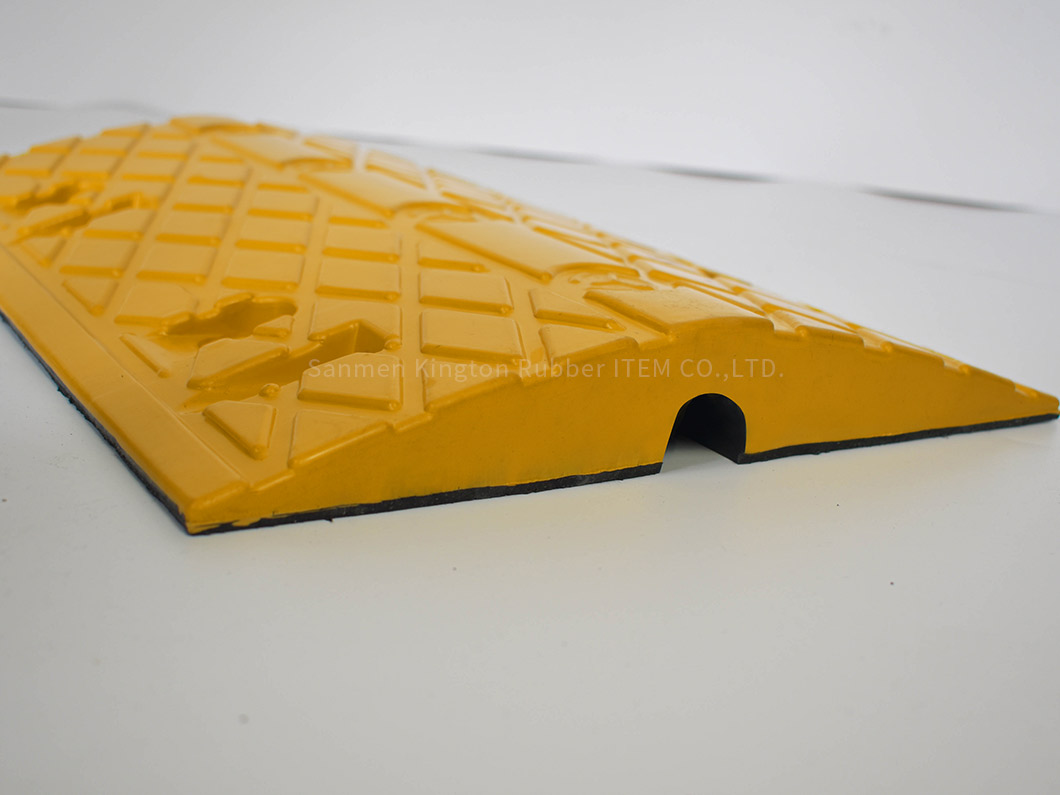 alt=''traffic,rubber,speed hump,rubber speed hump,500mm*350mm合格橡胶减速带道路安全减速器500mm*350mm Qualified rubber speed hump for Road Safety''