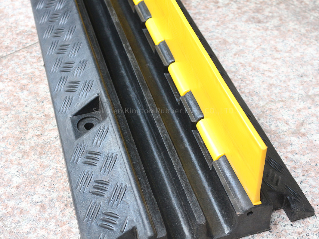 alt=''rubber,cable protector,耐用穿线槽,Heavy Duty Cable rubbber cable protector''