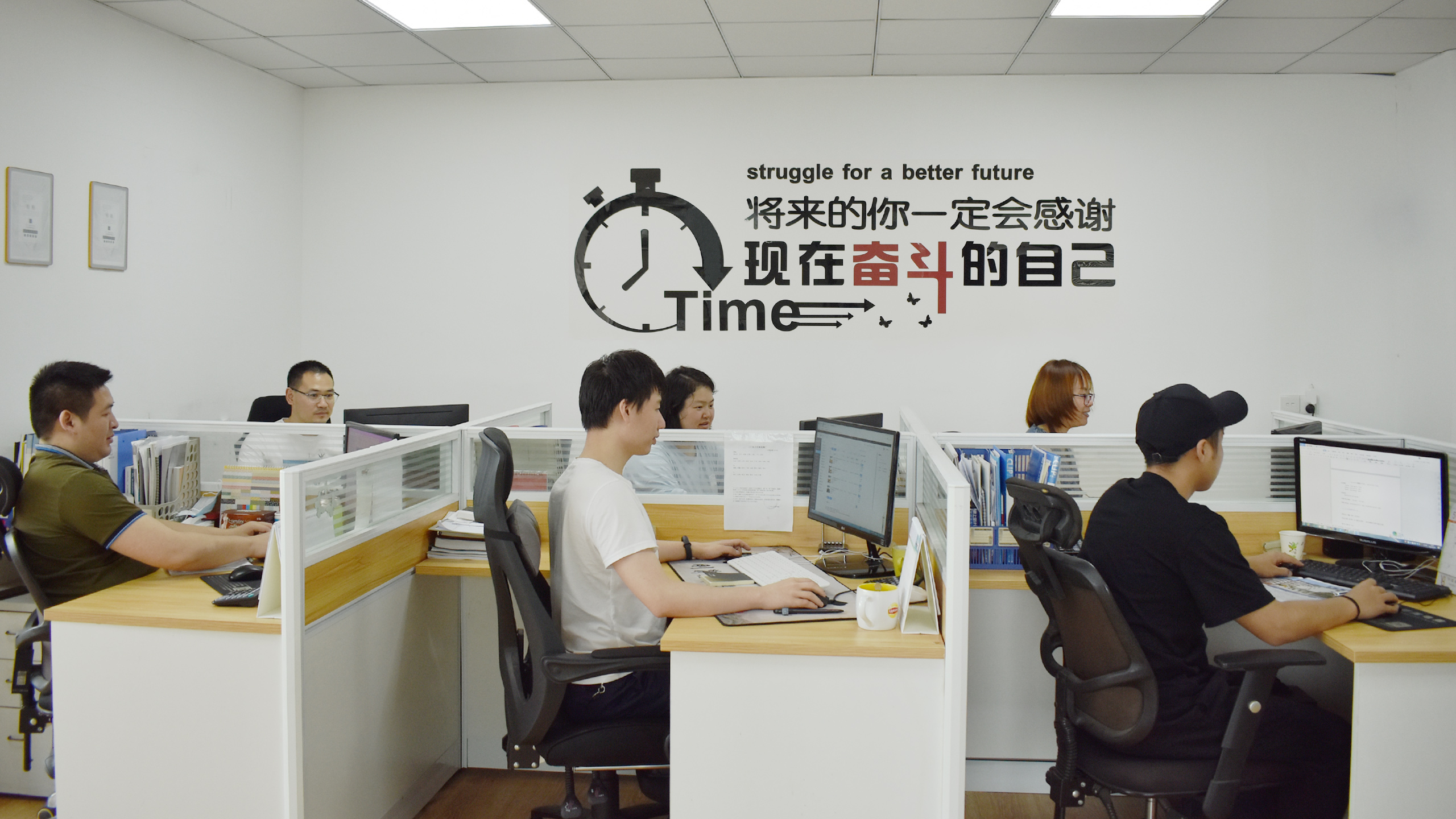 alt='员工工作,业务员,rubber,product,Kington Rubber'