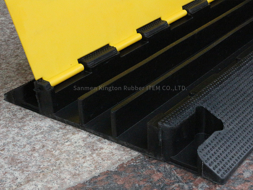 alt=''rubber,cable protector,3槽地板保护橡胶电缆保护套3 Channels Underground Floor Protection rubbber cable protector Cover''